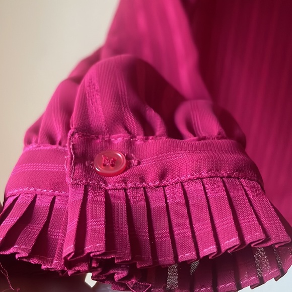 Vintage Susan Hutton red long sleeve button blouse with ruffle detail - Picture 3 of 6